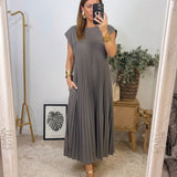 Evelyn | Classic Comfort Midi Dress